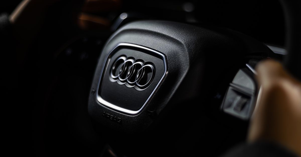 Audi car key fob — Evanston Locksmith Inc