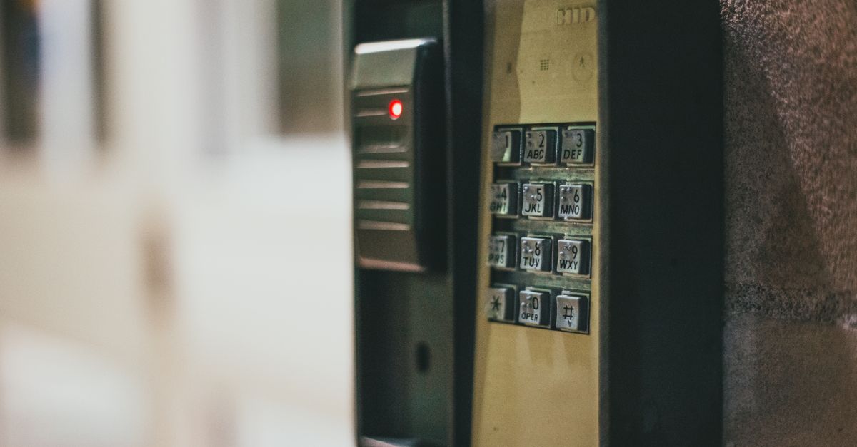Commercial Safe Opening — Evanston Locksmith Inc