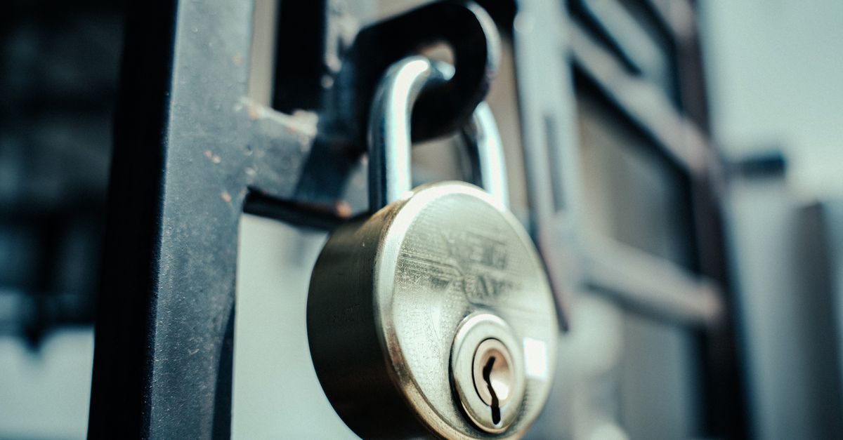 locksmith service technician — Evanston Locksmith Inc