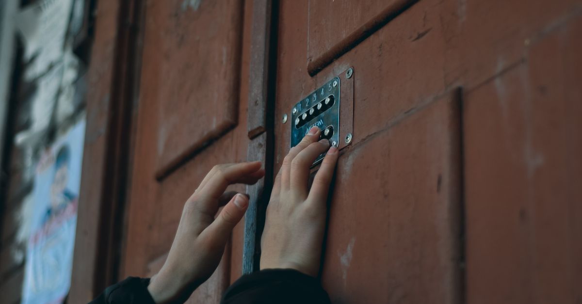 door security hardware — Evanston Locksmith Inc