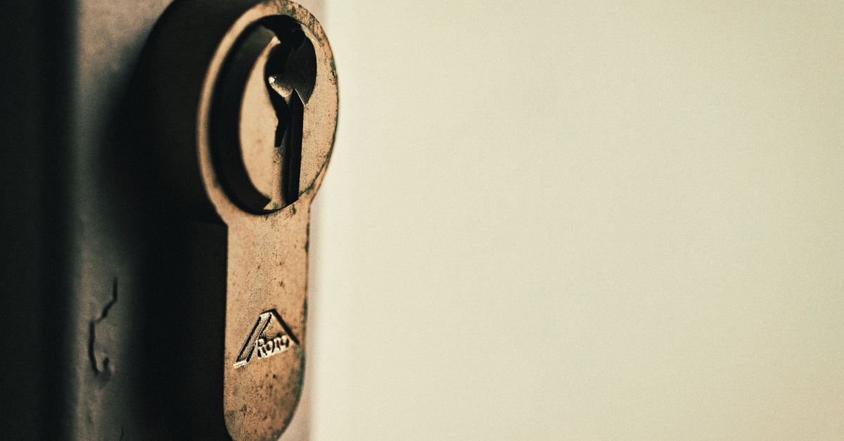 Locked out of your house? Our damage-free entry process — Evanston Locksmith Inc
